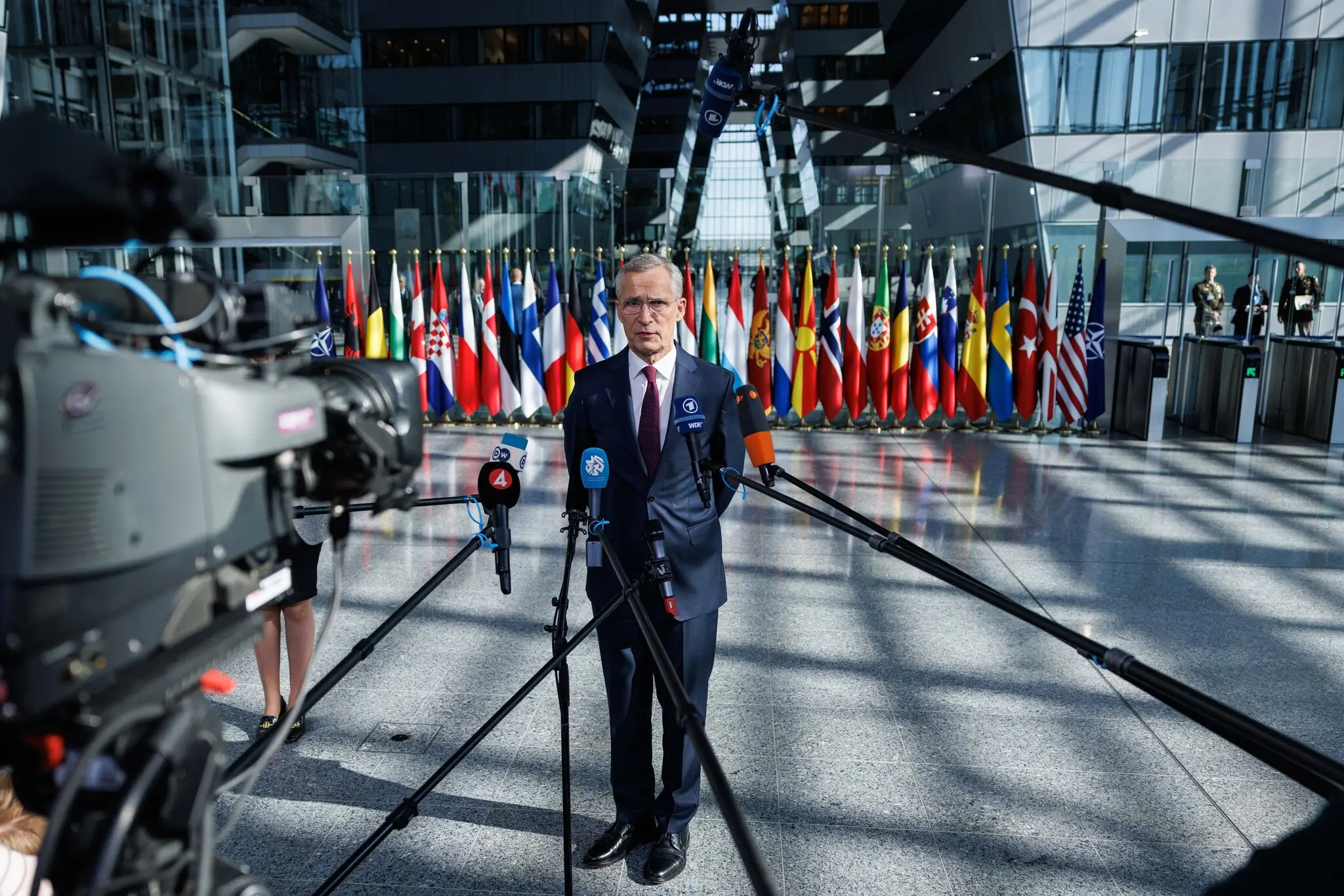 Керівники оборонних відомств НАТО обіцяють більше допомоги Україні та роблять виняток для Угорщини